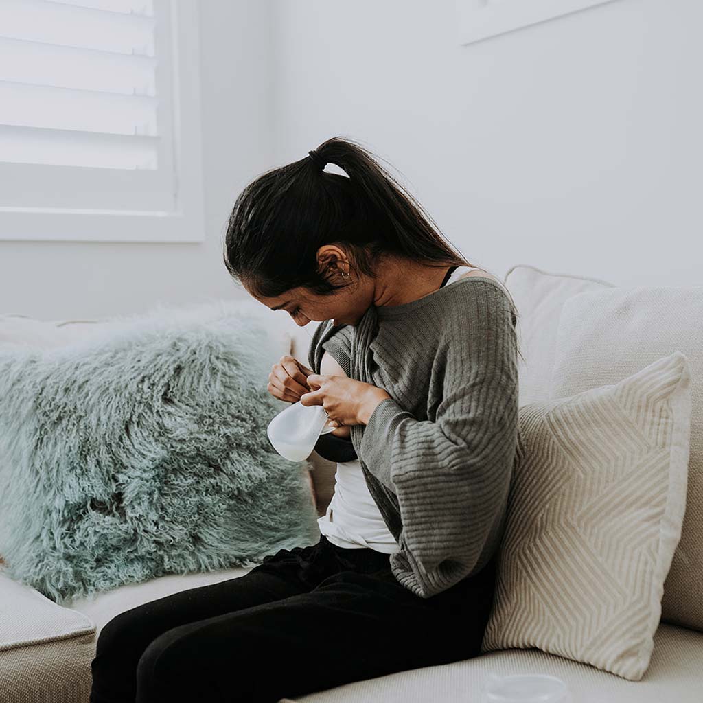 young mum attaching Pumpd breast pump